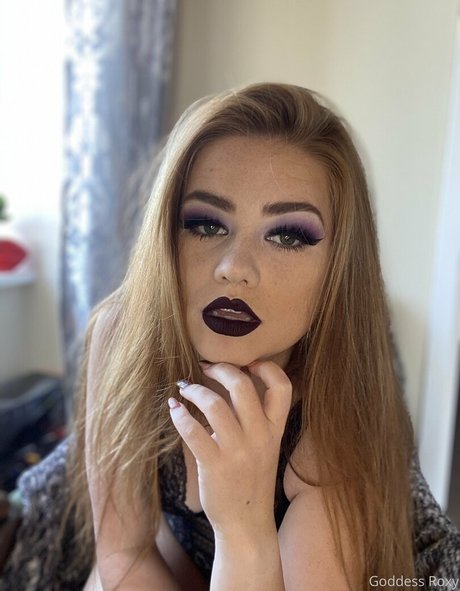 findomroxy1 nude actress photo