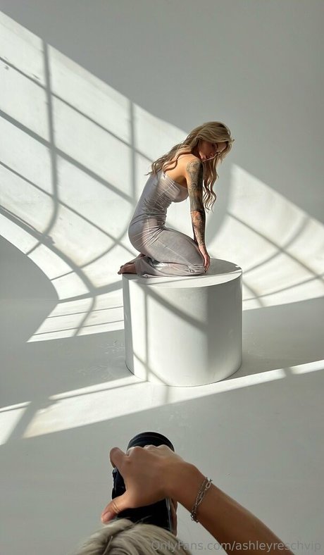 ashleyreschvip naked model image