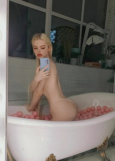 curvy teen onlyfans erotic pic