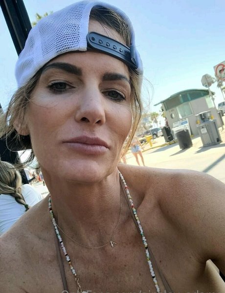 ainsley adams top star picture