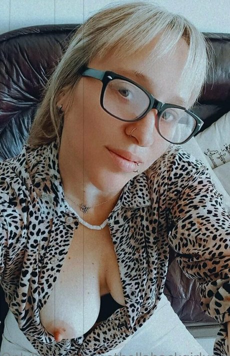 nothollabackgirlxoxo sexy model photo