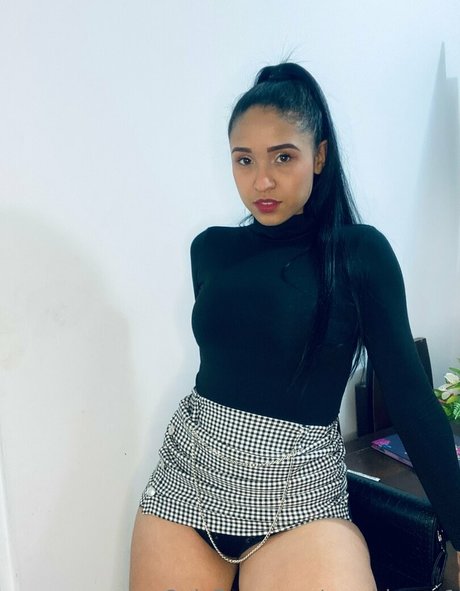 sarahlopez1 erotic model image