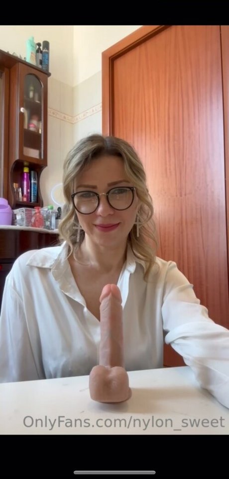 Nice MILF model sex photo