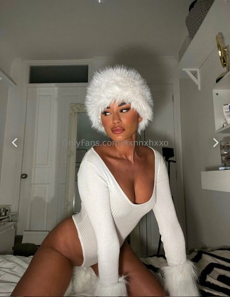 hxnnxhxxo model nudes image