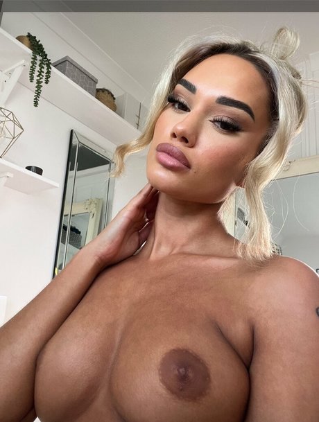 hxnnxhxxo model nude photos