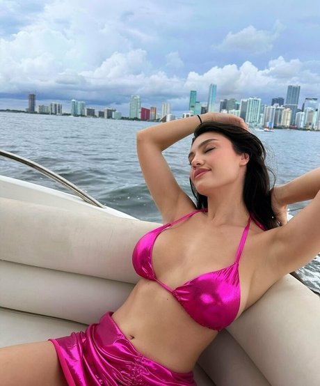 eceozbdk model sexy gallery