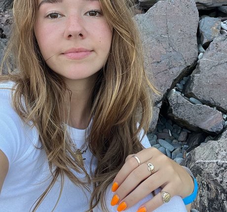 Holly Taylor xxx pornstar pictures