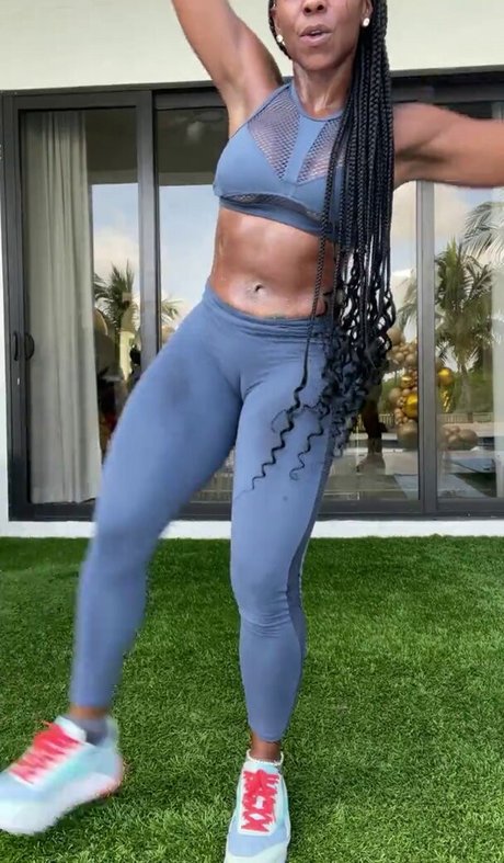 Coach Stormy model hd photo