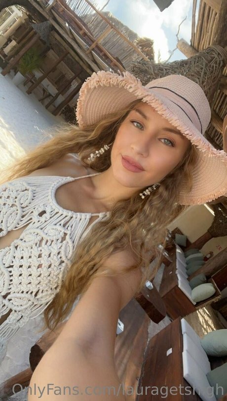 lauragetshigh pornographic star photos