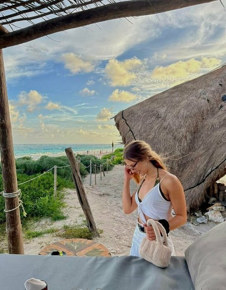 lauragetshigh pretty star pic