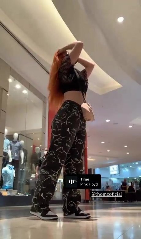 Souclara sexy model pic