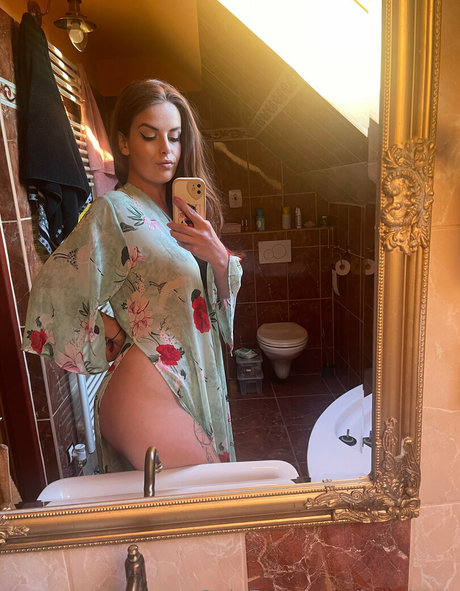 katebran hot model pic