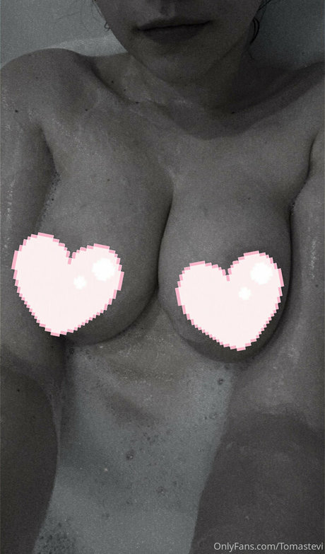 tomastevi sexy actress pictures