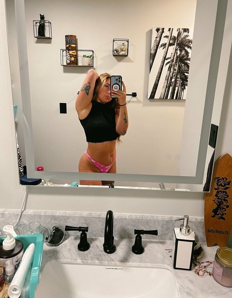 Reannon Hill model naked images