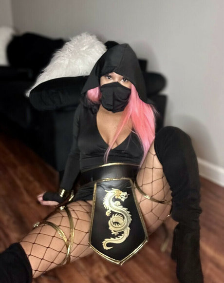 Heloveslo naked pornstar pic