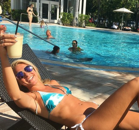 Julia Cole star porn img