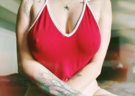 Thesunshinnettv erotic star img