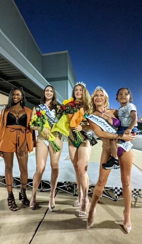 thatdarn foxx art model img