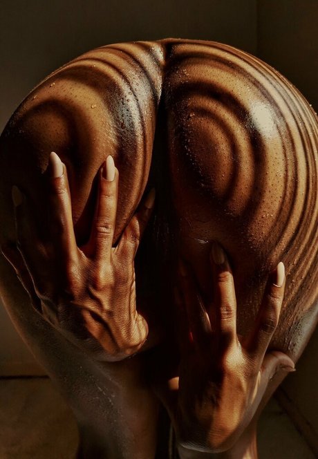 Aurelie Lily PoesieNue pornstar sex photo