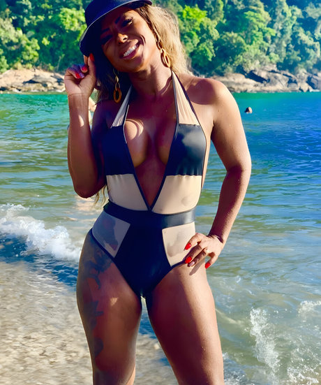 Adelia Soares art actress photos