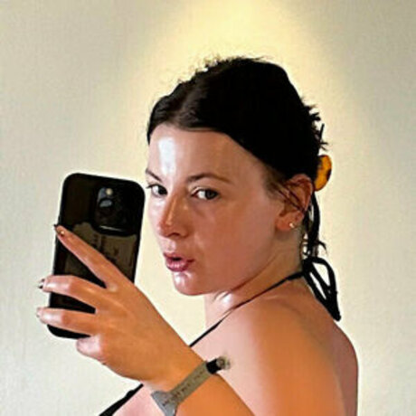 therealhquinn94 nude model images