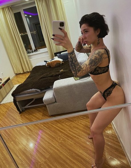 polina molly pornstar nude gallery