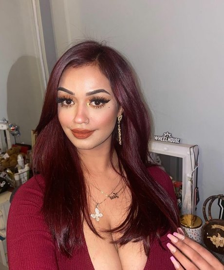 Punjabi Mami model pretty photos