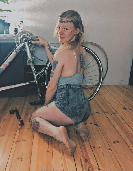 lucy kinky pornographic star archive