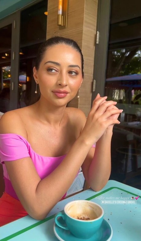 Serena Milan naked model pictures