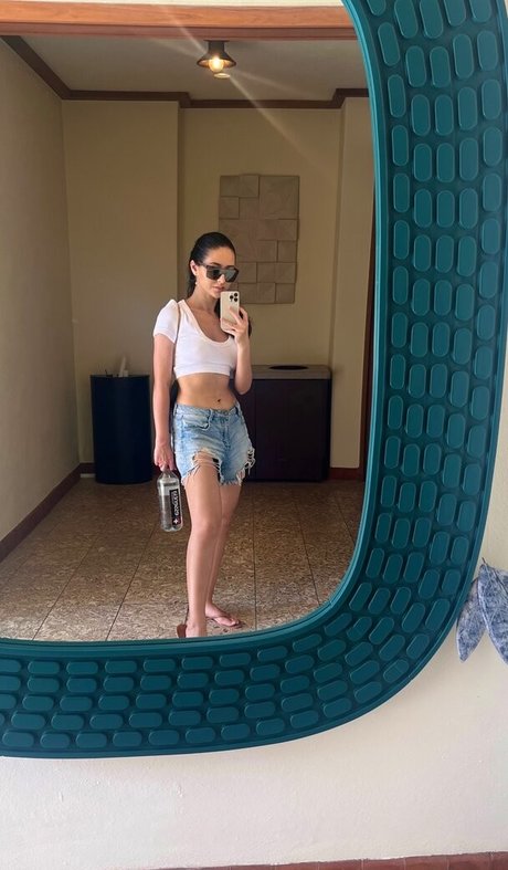 Serena Milan nice model pics