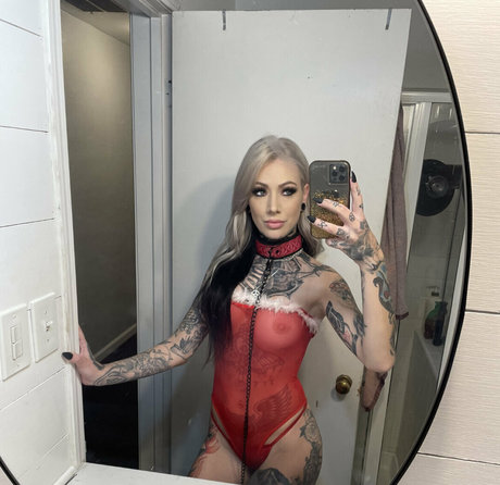 alliluvsin model erotic pics