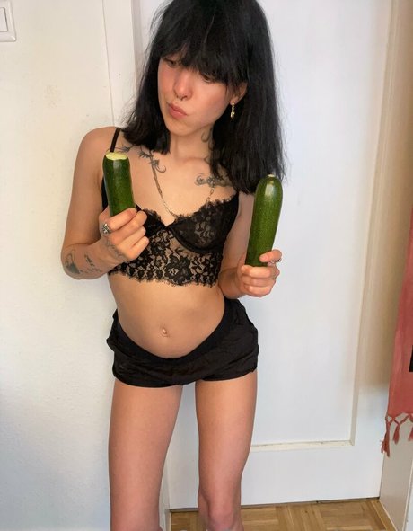 allyalden model high quality photo