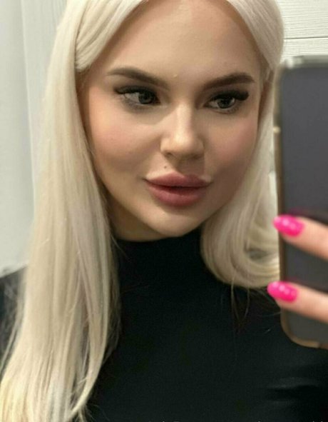 misss sandra vip actress img