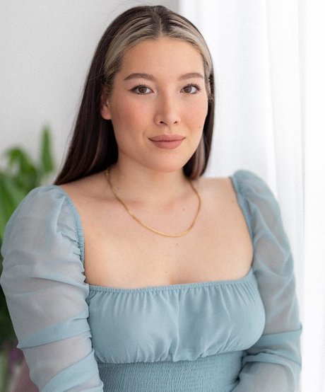 Maxine Lucille pretty star pictures