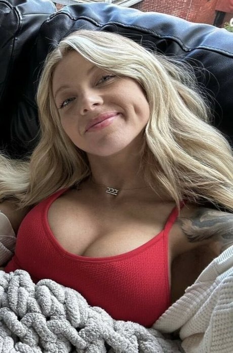 Krissytradio nude model gallery