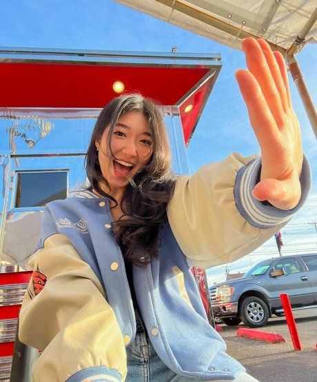 Sunnyliachoi pornstar sexy pic