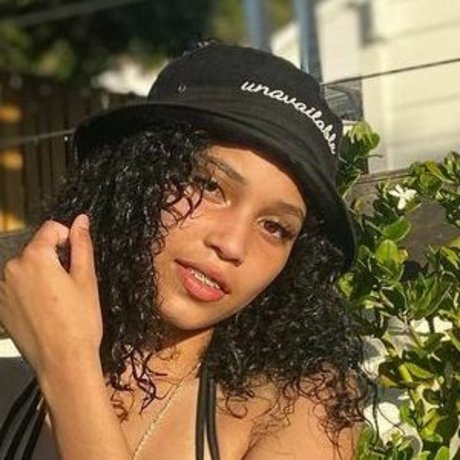 Momofebs model exclusive pictures