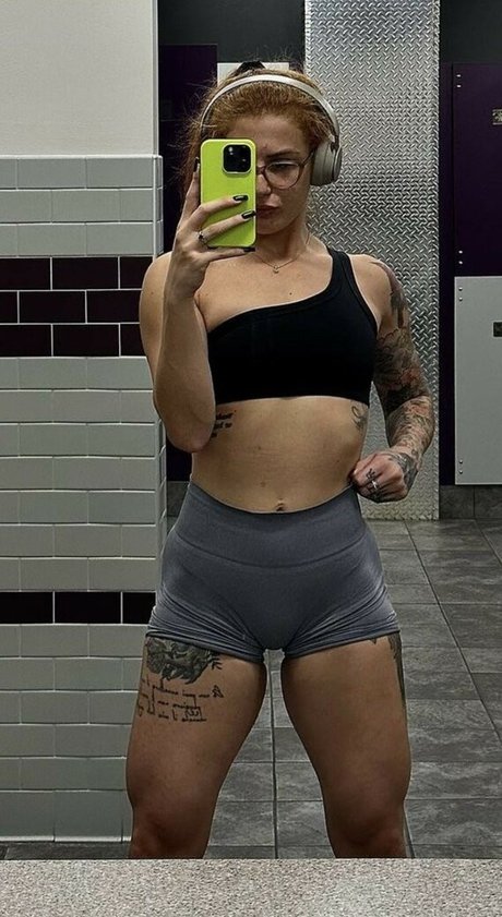 musclemommmmy model porn image