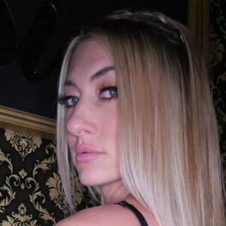 Whitney OC model perfect pic