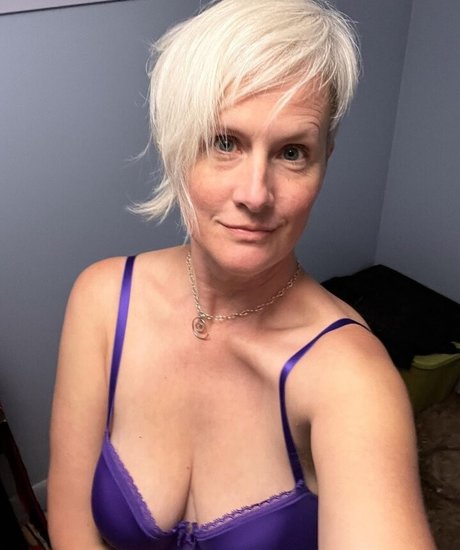 GoddexxPleasure model hot pic