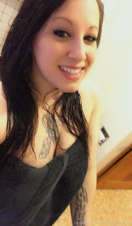 hollyfree free actress img