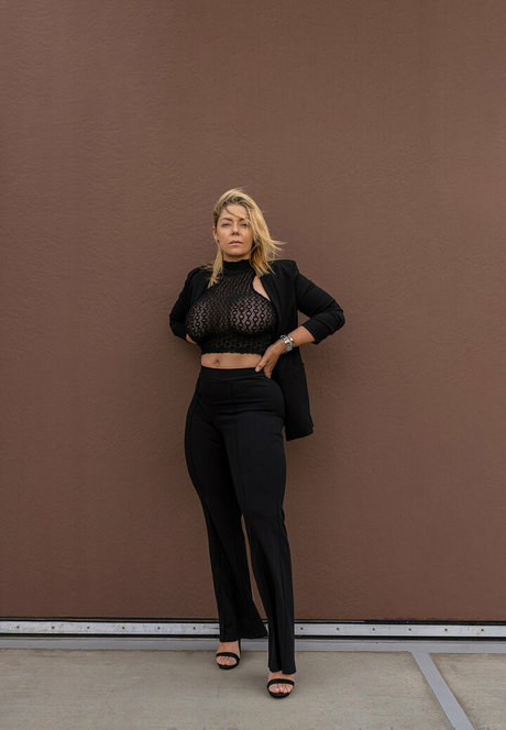 MI4 S4ND model beautiful archive