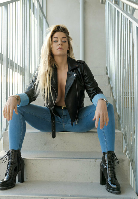 MI4 S4ND perfect star pics