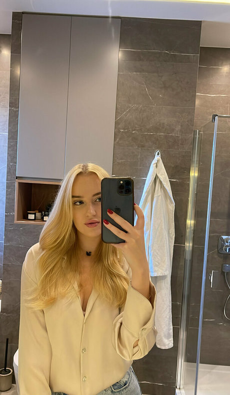 ashley boob sexy model pic