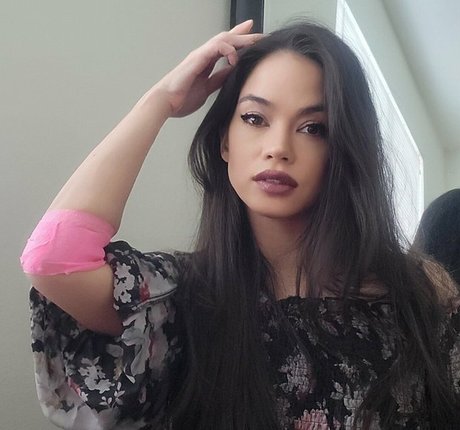 Angelina Moon nice model pictures