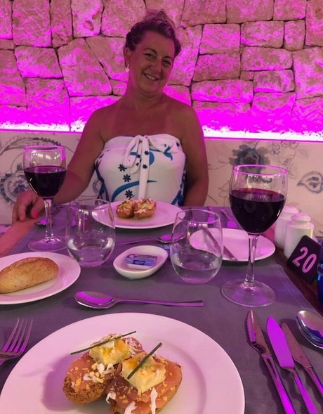 Queenmilfy adult model picture