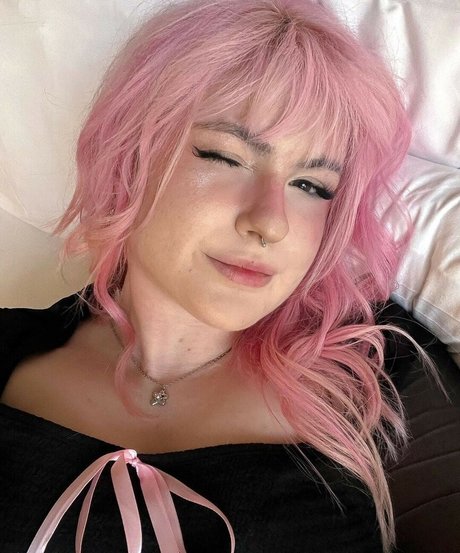 Colliscool erotic pornstar image