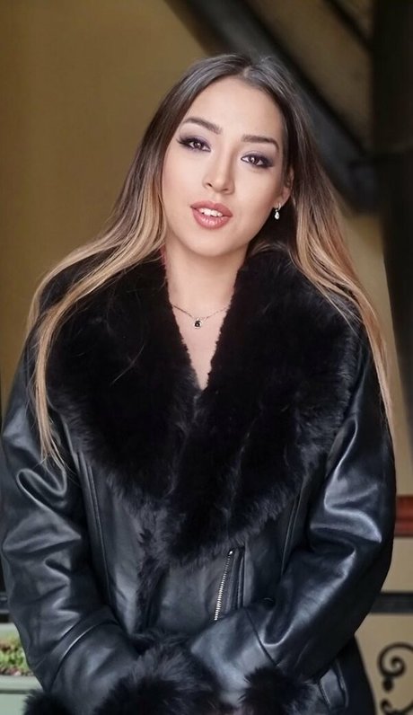 Melania Dark model beautiful galleries