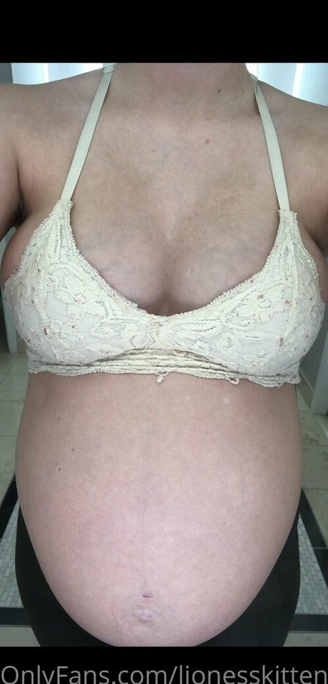 lionesskitten model sexy photos