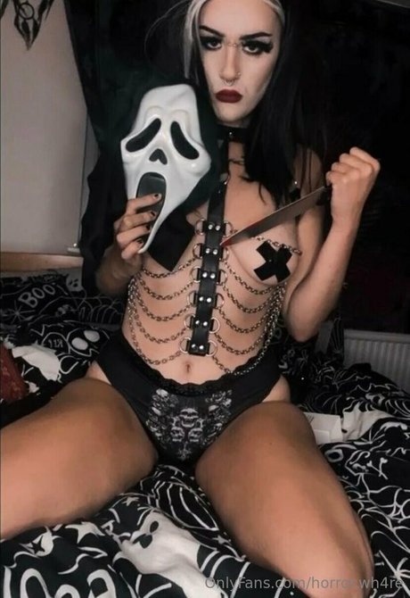 horror wh4re art star photo